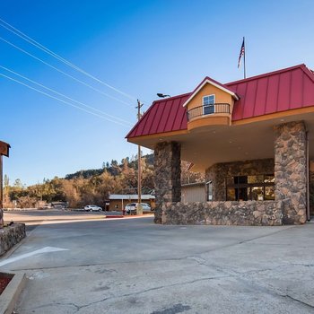 Best Western Plus Yosemite Way Station Motel