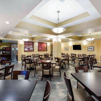 The Oaks Hotel & Suites