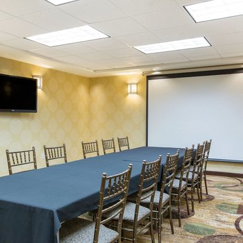 The Oaks Hotel & Suites