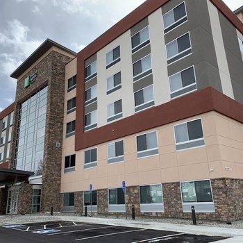 Holiday Inn Express & Suites Denver - Aurora Medical Campus