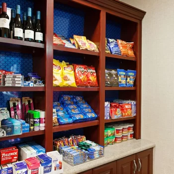 奧克蘭機場阿拉梅達歡朋套房酒店