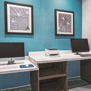 La Quinta Inn & Suites by Wyndham Dallas Grand Prairie North