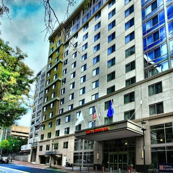 貝塞斯達市中心希爾頓花園酒店