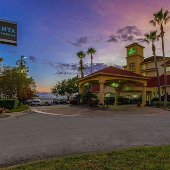 La Quinta Inn & Suites by Wyndham Orlando Airport North