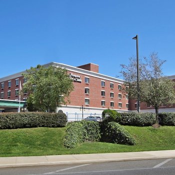 Hampton Inn & Suites Rockville Centre