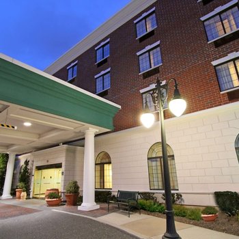 Hampton Inn & Suites Rockville Centre