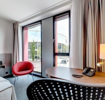 斯圖加特內卡公園希爾頓花園酒店