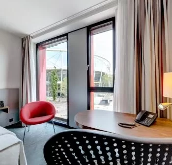 斯圖加特內卡公園希爾頓花園酒店