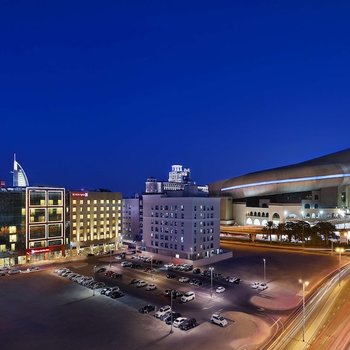 Hilton Garden Inn Dubai, Mall Avenue