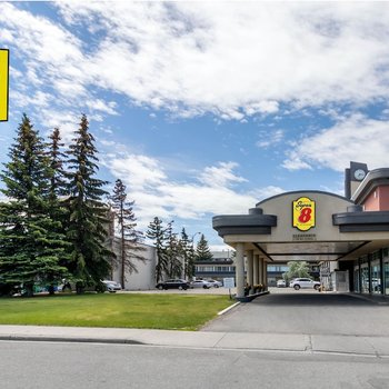 Super 8 by Wyndham Macleod Trail Calgary