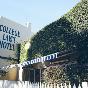 College Lawn Hotel