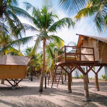 Hola Beach-Beach Club & Eco Glamping Resort