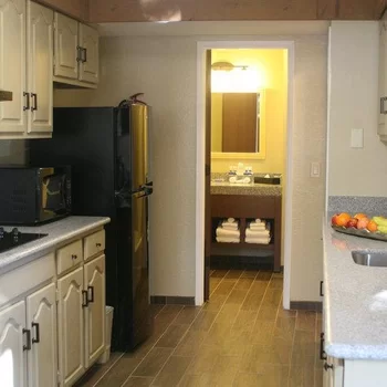 太平洋叢林鎮貝斯特韋斯特套房酒店