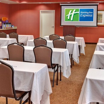 Holiday Inn Express & Suites Corona