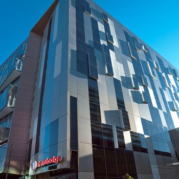 Travelodge Hotel Melbourne Docklands