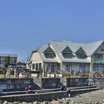 Sidney Waterfront Inn & Suites