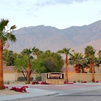 大教堂市駐橋套房酒店-棕櫚泉