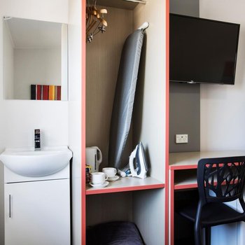 Villawood Hotel