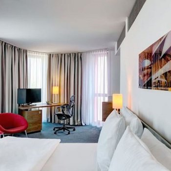 斯圖加特內卡公園希爾頓花園酒店