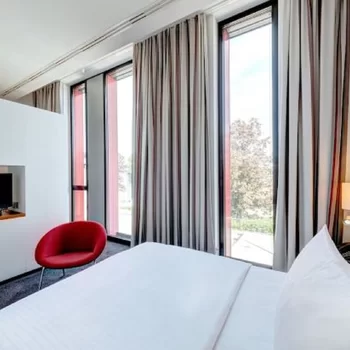 斯圖加特內卡公園希爾頓花園酒店