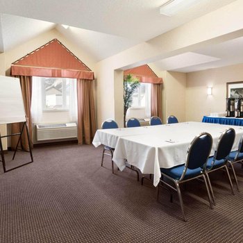 Canmore Inn & Suites