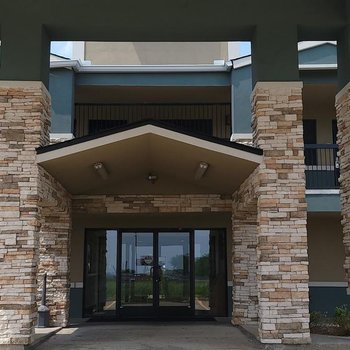 Quality Inn & Suites Garland - East Dallas