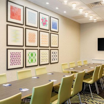 Holiday Inn Express & Suites Chicago O'Hare Airport