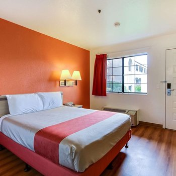 Motel 6 Salinas, CA - North Monterey Area
