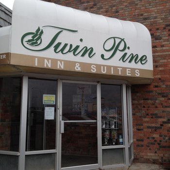 Twin Pine Inn & Suites