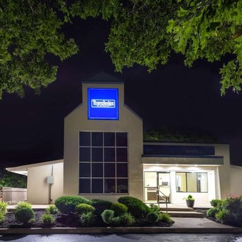 Travelodge by Wyndham Essington / Philadelphia Airport