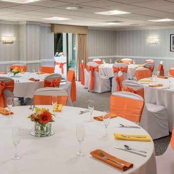 芝加哥伍德戴爾埃爾克格羅夫希爾頓逸林酒店