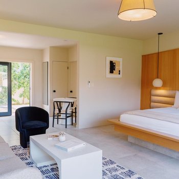 天藍天空酒店 - 限成人