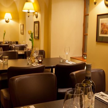 U茲拉提努澤克酒店