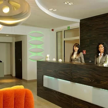 茵普萊思雅酒店