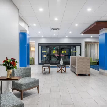 聖塔安娜-橙縣智選假日套房酒店