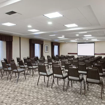 奧克蘭機場阿拉梅達歡朋套房酒店