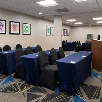 Holiday Inn Express & Suites Los Angeles Downtown West