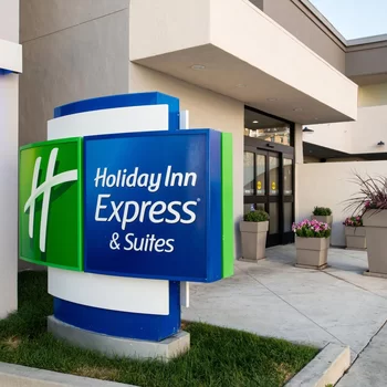 Holiday Inn Express & Suites Los Angeles Downtown West