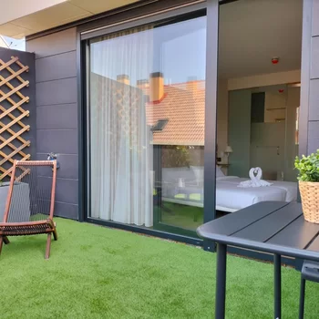 伯納烏遙遠之家旅館