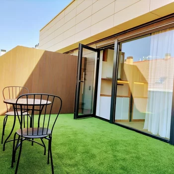 伯納烏遙遠之家旅館