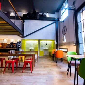 伯納烏遙遠之家旅館