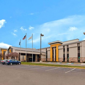 底特律都會機場拉昆塔溫德姆套房酒店