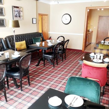 奧斯塔先生與女士酒店