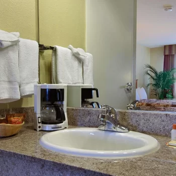 海沃德機場戴斯酒店