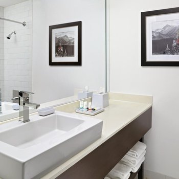 Four Points by Sheraton Hotel & Suites Calgary West