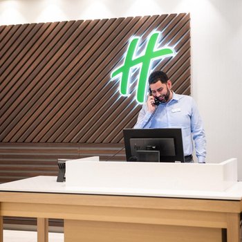 紐瓦克國際機場假日酒店