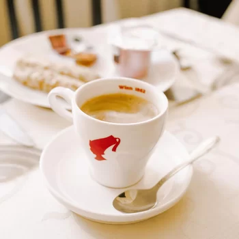 七山特魯布納亞酒店