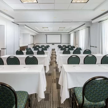 奧克蘭聖萊安德羅希爾頓花園酒店