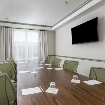 奧克蘭聖萊安德羅希爾頓花園酒店