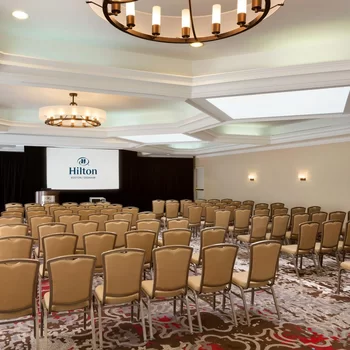 波士頓/達哈姆希爾頓酒店